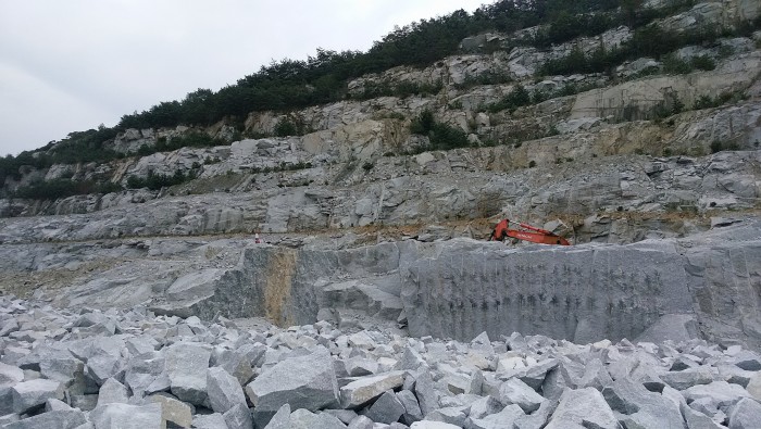 徳山石の仕入れで黒髪島へ 山口県一円 徳山石の墓石 渡辺石材店 山口本社 周南市店